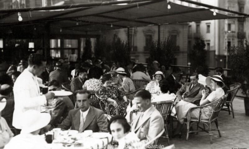 1935 En la terraza superior del Club-2