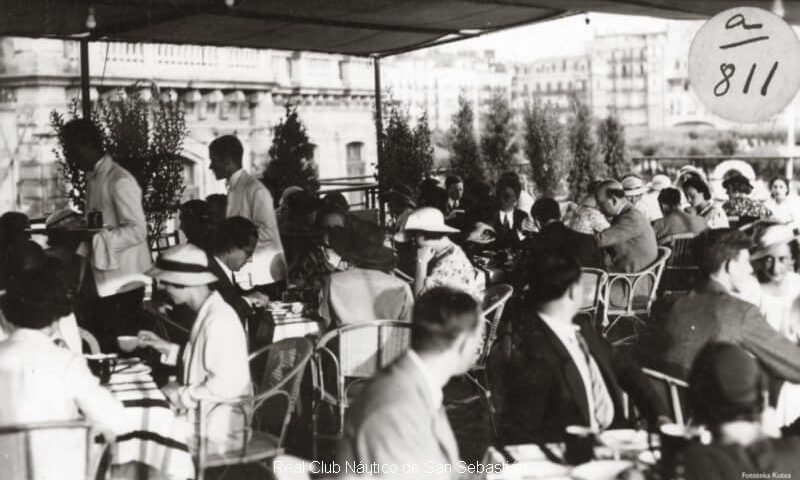 1935 En la terraza superior del Club-3