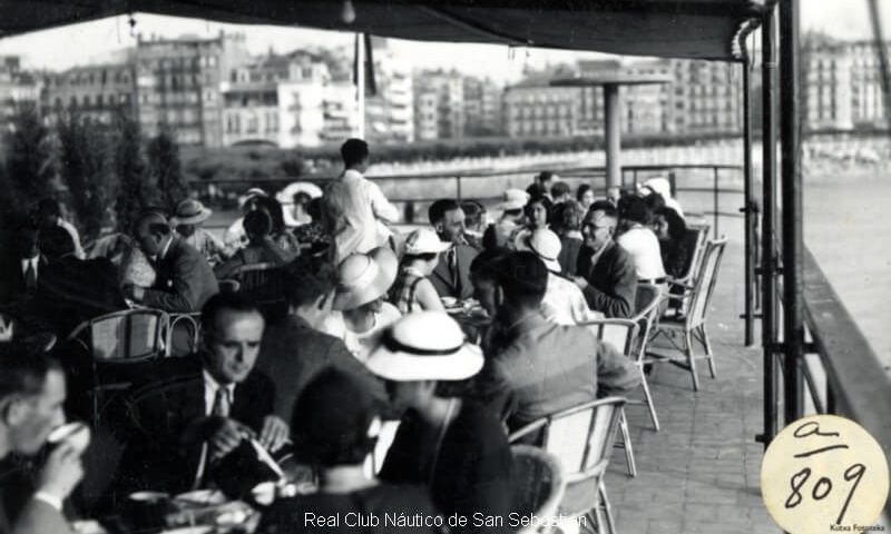 1935 En la terraza superior del Club-4